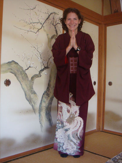 Esther in einem alten Kimono, der bereits von der Großmutter getragen wurde