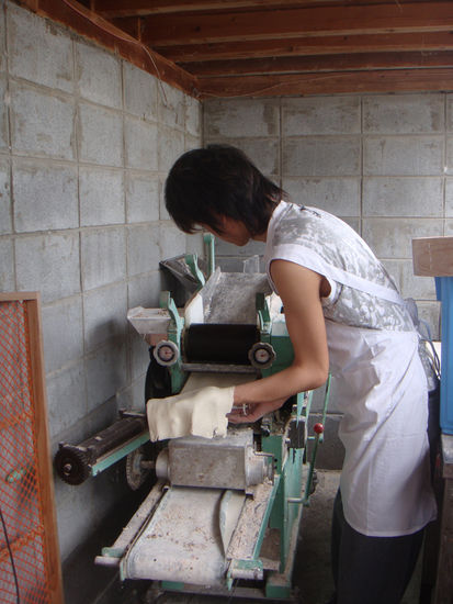 Erst den Teig schön flach machen...