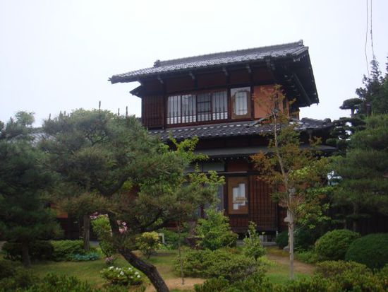 Klassischer, alter, japanischer Baustil mit wunderschön angelegtem Garten (nicht mehr im Museumsdorf) - sieht man heute leider nur noch sehr selten