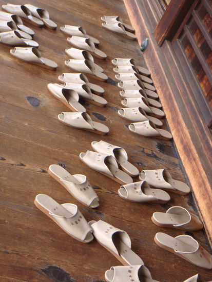 Ja, ja, immer schön die Schuhe ausziehen