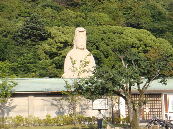 Auf dem Weg vom Kiyomizu-dera Tempel -zum Kodaiji-Tempel...