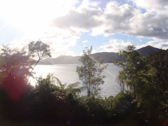 Kurz nach Sonnenaufgang nach einem Regentag