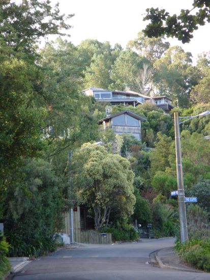 Unser Haus in Nelson mit den beiden großen Fenstern