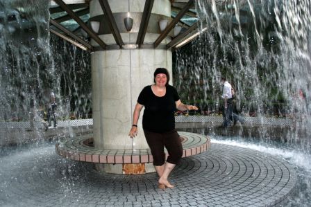 Conny unter dem Wasserpilz