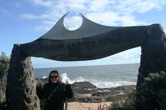 Wyalup Rocky Point in Bunbury, hier gibts trotz Kälte schon Boogie Boarder im Wasser!