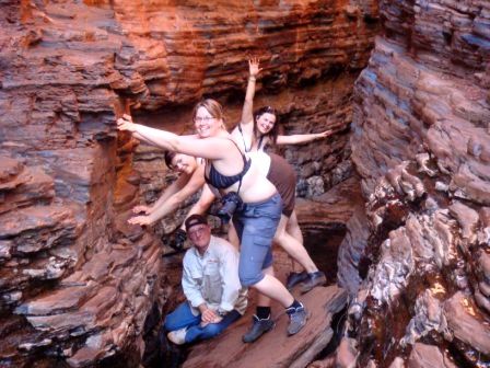 auf dem Rückweg - falls ihr euch fragt, warum wir nur Bikinis tragen, na ja, es konnte jederzeit sein, dass wir im Wasser landen, somit hatten wir wenigstens noch ein Shirt zum anziehen das trocken war!
