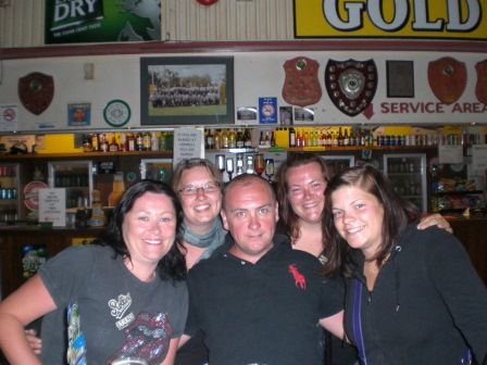 Auf ein kühles Bier ins Pub
Allie - Sylvia - Allen - Conny - Cathy