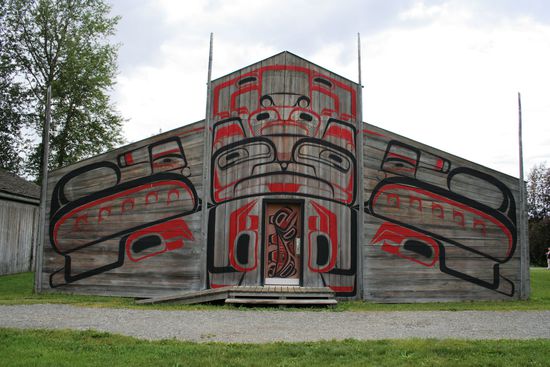 Wir haben unterwegs das Indianerdorf K'san besucht.