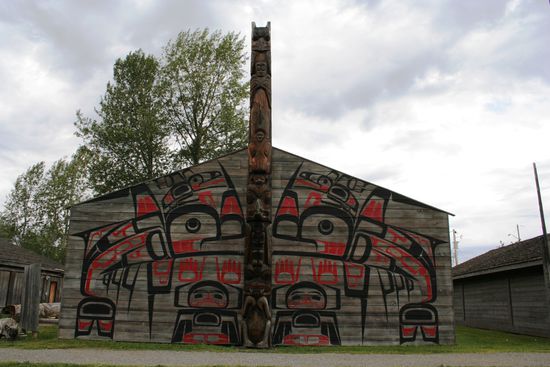 Bei einer Führung wurden uns die Häuser und die Art und Weise, wie die Indianer lebten erklärt. War sehr interessant.