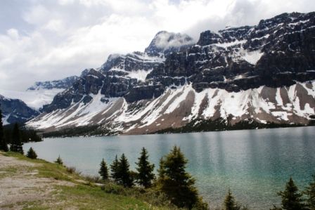 Bow Lake, der Gletscher geht fast bis zum See runter