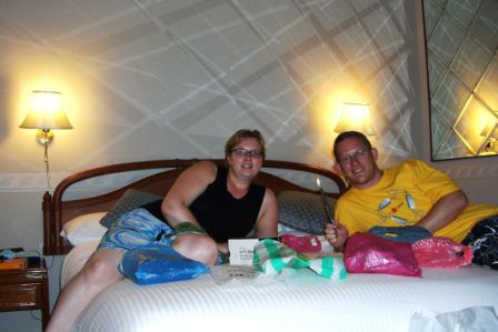 der letzte Abend im Hotel, wir verstauen unsere Einkäufe und machen unsere Rücksäcke reisefertig!