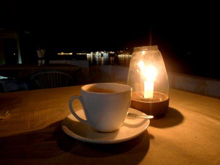 mmmhhhhh feiner Kaffee bei Kerzenschein