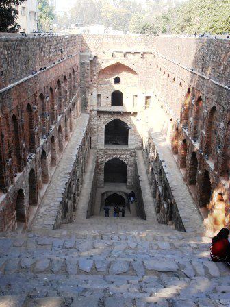 der Stufenbrunnen Agrasen ki Baoli