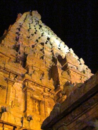 Tempel bei Nacht