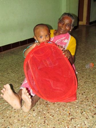 Oma Kuruvammal mit Thagarshi