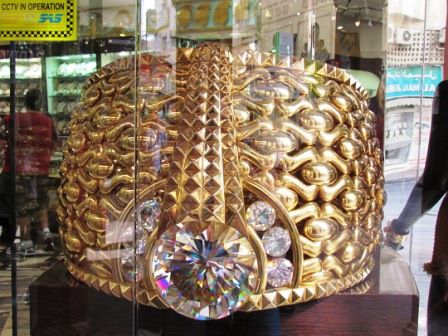 ..... zum Gold Souk. Hier der größte Ring der Welt, steht sogar im Guiness Buch der Rekorde.