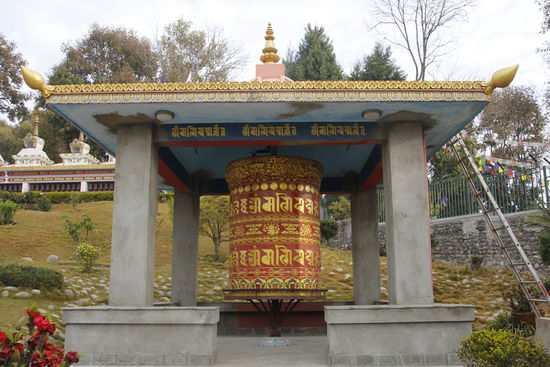 eine riesige Gebetsmühle