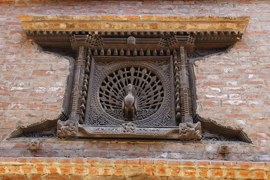 das berühmte Pfauenfenster