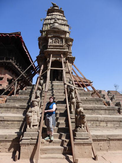Tempel die noch stehen werden rundherum mit Pfeilern gesützt