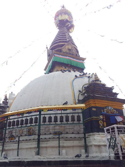Kathesimbu Stupa in einem kleinen Innenhof