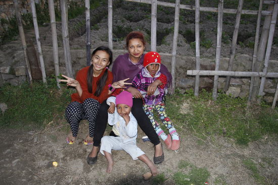 Binu, Sabina, Ayush und Ayusha