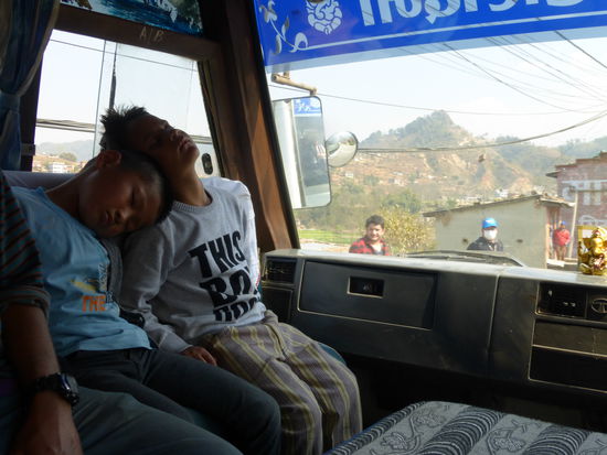 die 2 sind beim Bremsen fast runter gefallen!