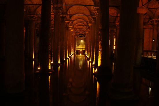 tolle Beleuchtung im Inneren der Zisterne.
ohne Stativ war es gar nicht einfach die Fotos nicht zu verwackeln.