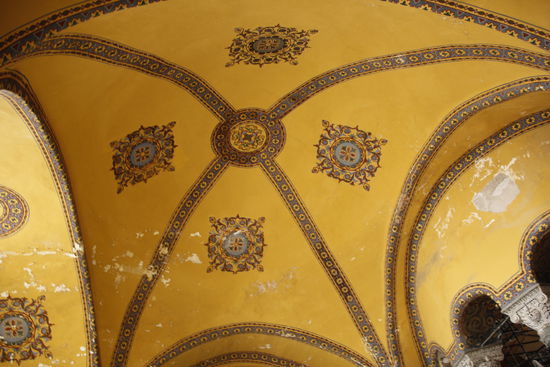 wunderschön bemalte Decken überall