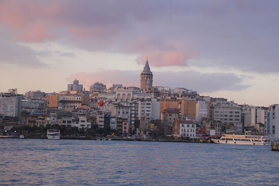 Der Galataturm inmitten des Häusermeeres!