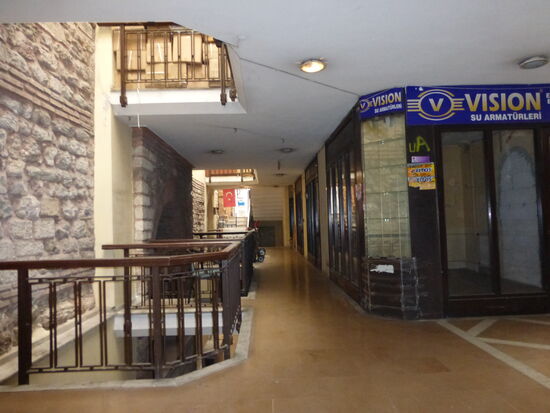 Lost Place - ein altes leer stehendes Einkaufsgebäude