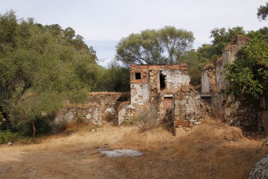 dieses Gebäude sah nach einem recht großen Gehöf aus, man kann noch gut unterschiedliche Räume erkennen....