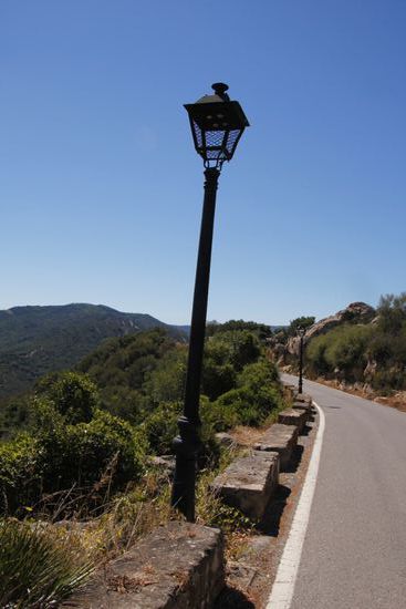 erst ein Stück der Straße entlang.....