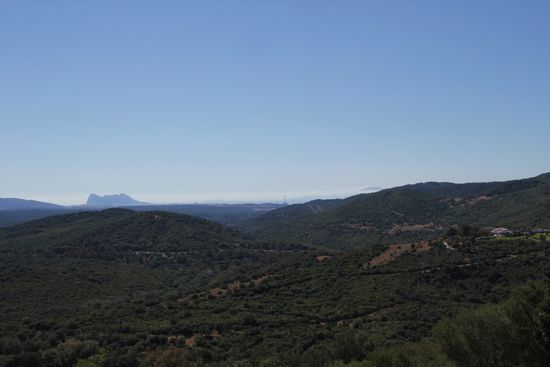 tolle Aussicht, der Felsen im Hintergrund ist Gibraltar