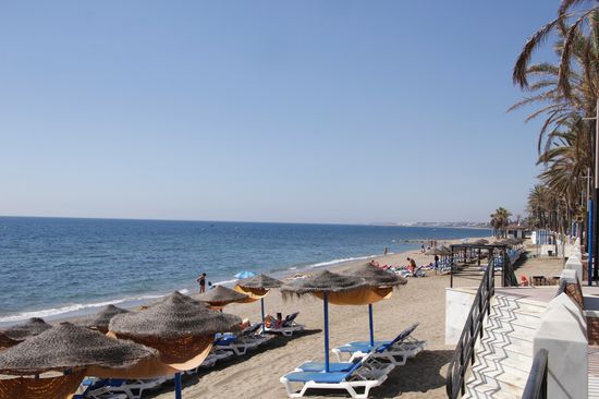 Die schmale Strandpromenade