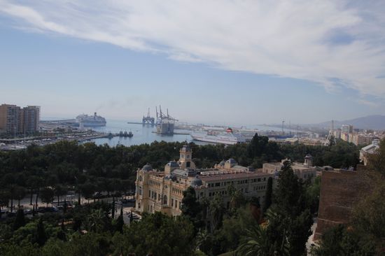 Aussicht auf dem Weg zum Castillo - der Hafen scheint so weit weg