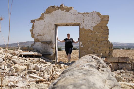 oft findet man in der Landschaft zusammengebrochene Häuser, die ich sehr gern als Fotoobjekte benutze