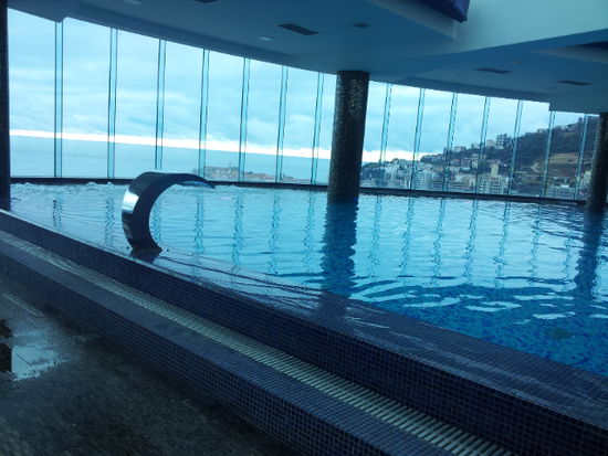 der große Pool mit toller Aussicht
