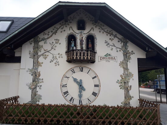 hier in Titisee steht die größte Kuckucksuhr - bei Japanern sehr beliebt, wie wir feststellen mussten! Es hat ewig gedauert bis mal niemand davor stand 