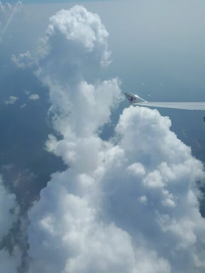 immer wieder seh ich tolle Wolkenformationen an uns vorbei ziehen -  oder besser gesagt uns an Ihnen vorbei ziehen 