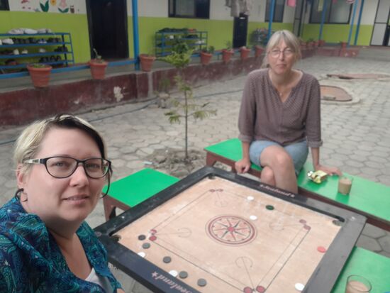 Ines und ich üben während die Kinder Essen - wir wollen auch mal gewinnen! 