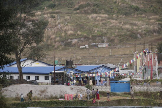 Das Gebäude aus etwas Entfernung