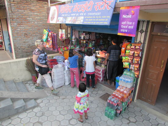 Hier kaufen wir Zahnbürsten, Seife, Putzmittel