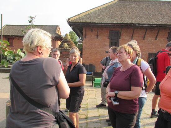 Wir treffen auf eine Reisegruppe aus Deutschland und kommen ins Gespräch. Gern berichten wir über den Besuch unserer Waisenhäuser und unseren Verein.