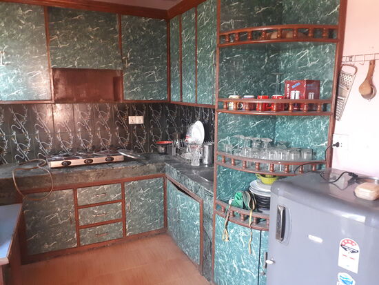 Die Küche, leider wurde sie schon lang nicht mehr benützt, somit funktioniert nichts, Wir haben uns einen Wasserkocher gekauft um uns Tee zu machen! 