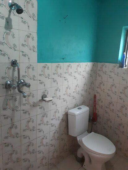 das Badezimmer, zum Glück mal mit warmem Wasser!