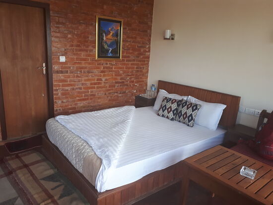 sehr schöne Zimmer hier, nur Aufgrund dieses Festivals gibt es auch hier eine sehr kleine Speisekarte aber dafür eine warme Dusche und tolle Terrasse