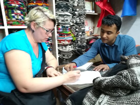 Jetzt geht es darum die Endabrechnung zu machen und den Lieferzeitraum zu besprechen und natürlich alles zu bezahlen! Ines und ich haben uns auch noch ein Jacke und Handschuhe gekauft!