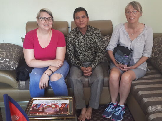 Der Direktor von Saroj's Schule - er wohnt neben dem Waisenhaus Children of the Universe.