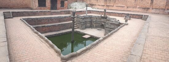 Das Schwimmbecken der ehemaligen Könige beim Königspalast