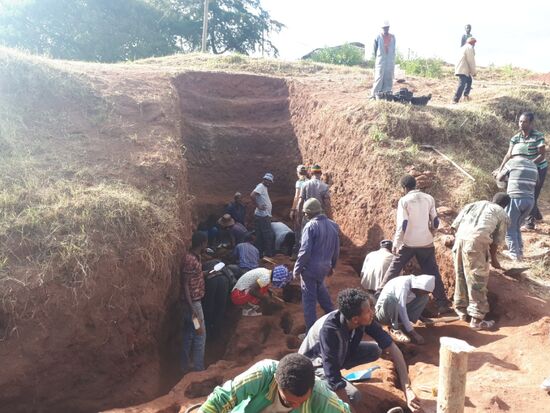 Zwischen zwei der Kirchen befindet sich derzeit gerade eine Ausgrabungsstätte, weil weitere Gebäudereste entdeckt wurden, diese werden jetzt freigelegt - wer weiß, vielleicht taucht da ja noch eine Kirche auf!